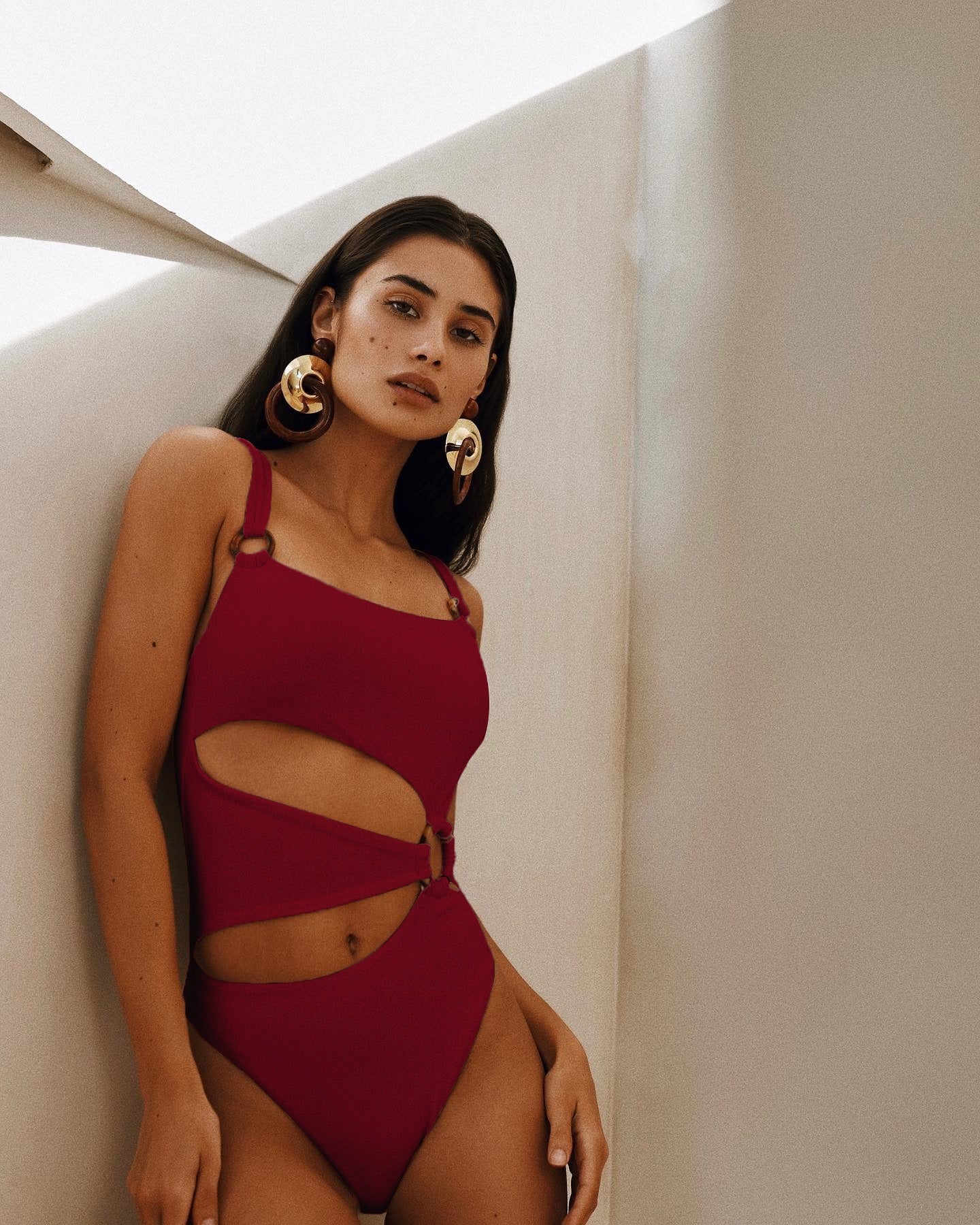 Solid Color One-Piece Fitted swimsuit